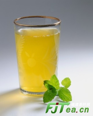 功能性茶饮料的崛起 在行业下滑中探寻“复合”新路径